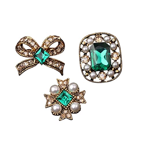 Broche vintage en perles et strass pour masquer un col lâche ou personnaliser un blazer uni