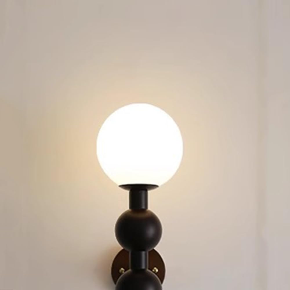 Lampada da Parete Stile metà secolo, Applique con Design a Sfere sovrapposte e Globo in Vetro lattimo, Luce Marrone Noce o Nero Opaco, apparecchio Verticale per Camera da Letto, so