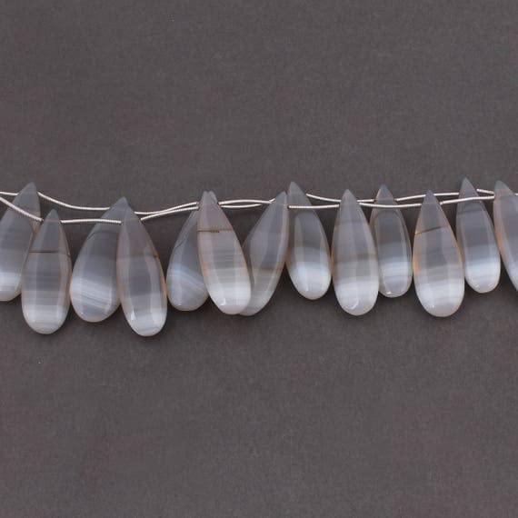 Calcédoine grise perle briolette pour créer des boucles d'oreilles bohèmes et colliers d'été élégants