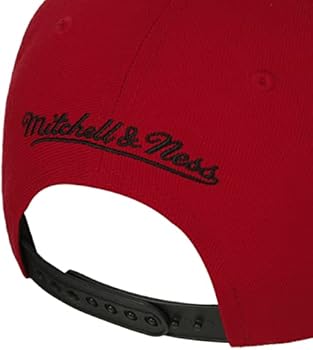 DNA110 Bulls Pet by Mitchell & Ness - € 24,95