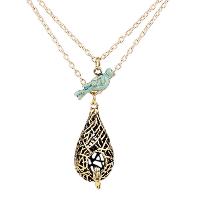 Elegante ciondolo in stile antico con dettagli intricati. Perfettamente realizzata, questa collana incarna la raffinatezza gotica, rendendola l'accessorio definitivo per gli appassionati di stili audaci e iconici.