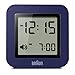 Produktbild Braun Digitaler Reisewecker Schlummerfunktion, kompakte Größe, Positiv-LCD, Schnelleinstellfunktion, Crescendo-Alarm, blaues Modell BNC018BL.