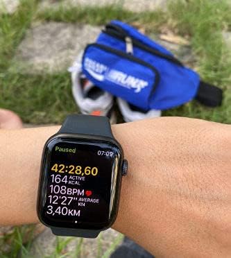 HW22 Smart Watch Series 6 displaying fitness tracking data on a user's wrist