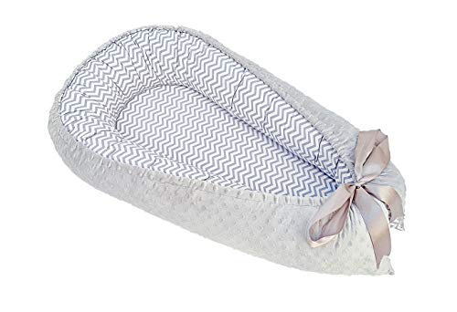 Review de Puente nido los 10 mejores. 27 Babies and Kiddies Nido Colecho Cuna Portátil para Bebé Ajustable al Crecimiento del Bebé Lavable y Acolchado - Nido Tela Doble Vista 88x48cm Color Chevron/Gris