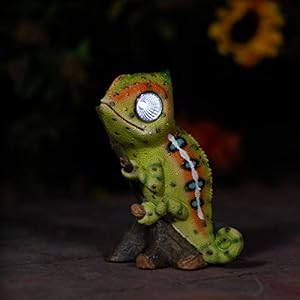 Chameleon Solar Garden Decorations Figurine Outdoor LED Decor Figure Light Up Decorative Statue Accents for Yard Patio Lawn Balcony or Deck Great Housewarming Gift Idea Green 2 Pack