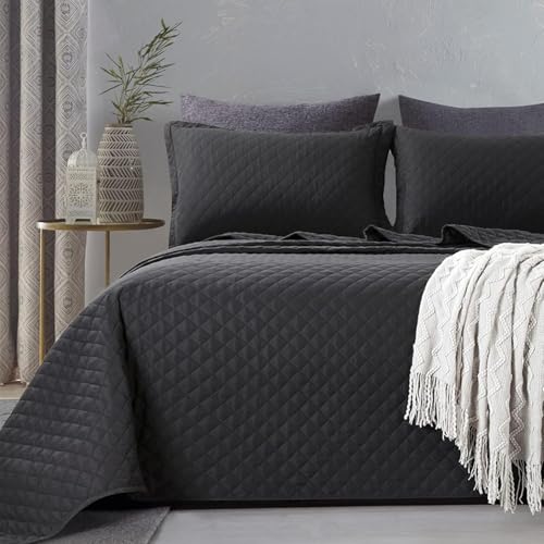 HOMBYS 3 Piece Oversized King Quilt Set Bedspread 128x120 Reversible Lightweight Coverlet Summer Comforter Set (Super King Plus (128x120), Black)