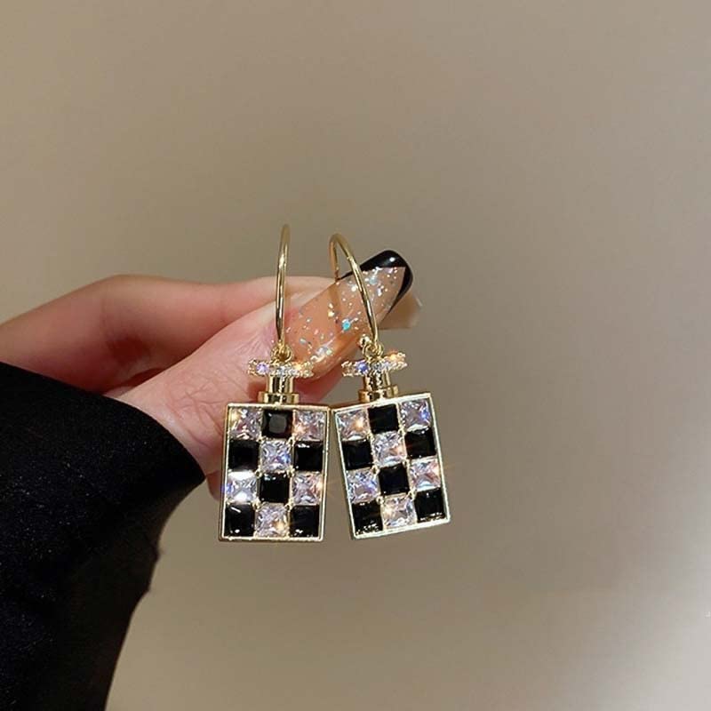 Boucles d'oreilles argent sterling chic avec motif grille noir et blanc géométrique