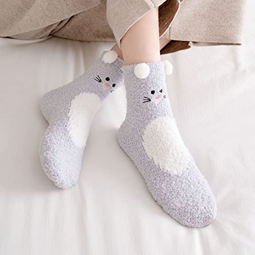 YUANYIRAN Chaussettes Floues pour Femmes avec Animaux De Dessin Animé - Chaussettes Moelleuses en Polaire Chaude d'hiver Panda Bear Cat Chaussettes Moelleuses À La Mode pour Le Sol De La Maison Cover