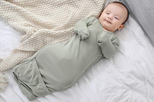 Image of O2 BABY 100% Organic Cotton Kimono Gown with Mittens & Fold-Over Pouch