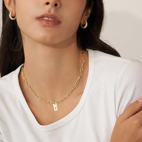 Bijoux en or à la mode : offrez un collier initiale délicat et personnel