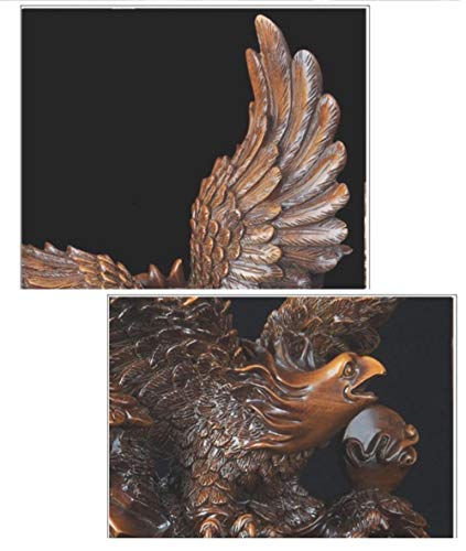 Statue d'aigle pour dynamiser une décoration intérieure trop terne