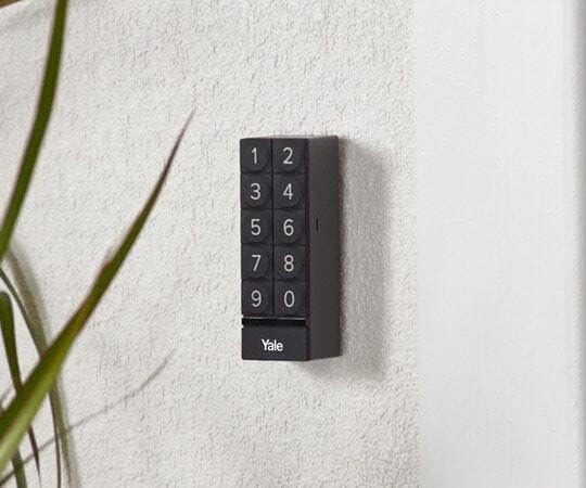 Serrure connectée Linus clavier à code Yale noir compatible application Yale Home - 3