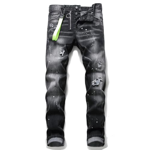 Design alla moda: Questi jeans si distinguono per i dettagli moderni come il ricamo, il design patchwork, la chiusura con zip e bottoni, e le pratiche tasche. Il taglio svasato e i passanti per la cintura completano il look trendy, aggiungendo un tocco di stile a ogni outfit.