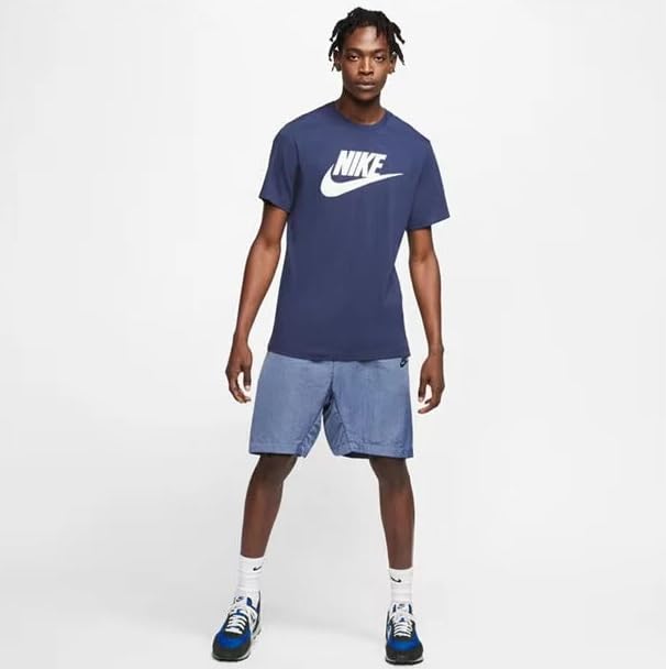 T-shirt de sport Nike pour homme avec imprimé graphique moderne conçu pour le fitness