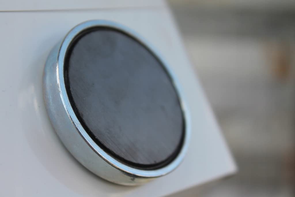 CH360, DREI Lautsprecher, Ultraschall-Repeller gegen Nagetiere, 4xAA-Batterien.