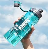 [Seguro para beber]: La botella de agua deportiva está hecha de plástico PP-PC sin BPA y respetuoso con el medio ambiente, la botella de agua de gimnasio no es tóxica, insípida y resistente a los impactos, adecuada para bebidas frías y calientes. Es una botella de agua reutilizable y mucho más liviana que las botellas de vidrio o aluminio normales, para satisfacer todas sus necesidades.