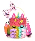 📌 Interior espacioso - Nuestro bolso de hombro pop mide 13.5 × 8.5 × 4cm. Tiene capacidad para pintalabios de jugete, monedas, caramelos, juguetes pequeños, pañuelos de papel, llaves, etc. Nuestros juguetes para niñas se adaptan a sus juegos diarios. Esta diadema ó cinta para el pelo la podra llevar a juego con su vestido a tono y con el bolsito Unicornio - Regalos Niñas Unicornio - complementos para el pelo Infantil