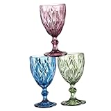Verres à pied en verre – magnifiquement taillés, aux bords parfaitement réguliers et aux lignes délicates, ces verres sculptés ne manqueront pas d'impressionner. verrerie colorée