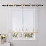 Le bas de ce rideau est décoré de magnifiques broderies de petites pâquerettes, apportant une touche naturelle et unique à votre décoration intérieure. Ce design distinctif donne à votre maison un air élégant et accueillant, tout en s'intégrant parfaitement à un style naturel, champêtre ou moderne. Il est idéal pour ajouter une touche d'originalité à votre espace.