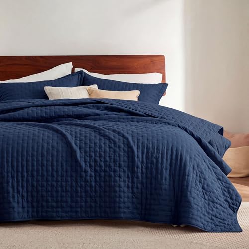 Bedsure Quilts Queen Size - Navy Blue Bedspread Queen Size & Lightweight Comforter, Modern Coverlet with Clover Pattern, Ultra Soft All-Season Bedding, 90 x 96 Inches