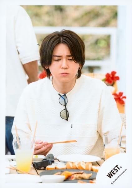 Amazon.co.jp: WEST. 公式生写真 （小瀧望）WA01436 : おもちゃ