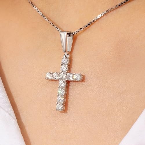 Collier croix moissanite 0,7 ct pour sublimer vos tenues