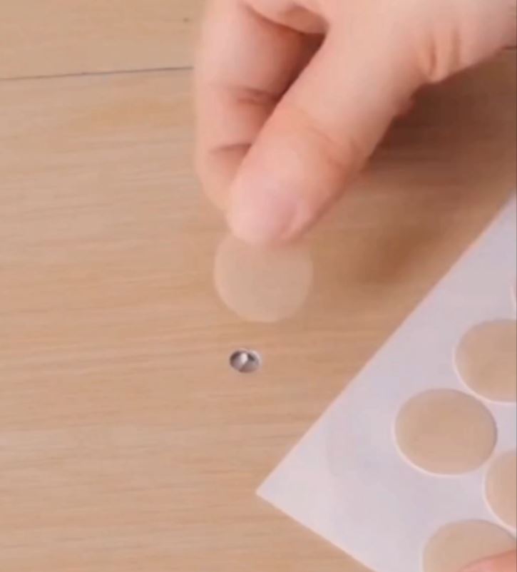 3 hojas, 162 piezas de cubiertas adhesivas para tornillos de plástico texturizado negro para muebles de madera, diámetro 21 mm miniatura 5