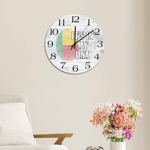 Horloge murale Bénin bois pour décorer un mur vide