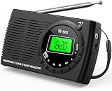 【Radio portátil】el tamaño mini de la radio (12,5 x 7,2 x 2,3 cm) y el peso de solo 140 gramos te permiten sostenerla fácilmente en una mano sin que sea demasiado pesada. Equipado con una correa para el cuello, es fácil de llevar, colgar en una mochila o en el bolsillo y escuchar la emisora de radio que disfrutas en cualquier momento y en cualquier lugar.