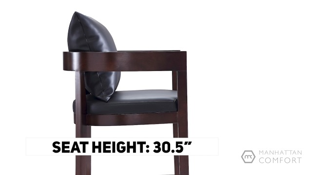 Butaco de cuero vegano Manhattan Comfort Ritz con respaldo acolchado suelto, patas de madera de haya, reposapiés de metal dorado, diseño moderno de mediados de siglo, completamente ensamblado, altura de asiento 30,5 pulgadas, juego de 2, color marfil miniatura 7