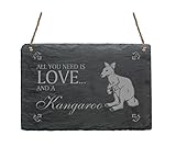 Schiefertafel « All you need is LOVE and a KANGAROO » Schild mit Känguru Motiv - Dekoschild Türschild Wanddeko - Kängurus Australien Beuteltiere Tiere