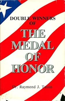 Hardcover Double winners of the medal of honor Book