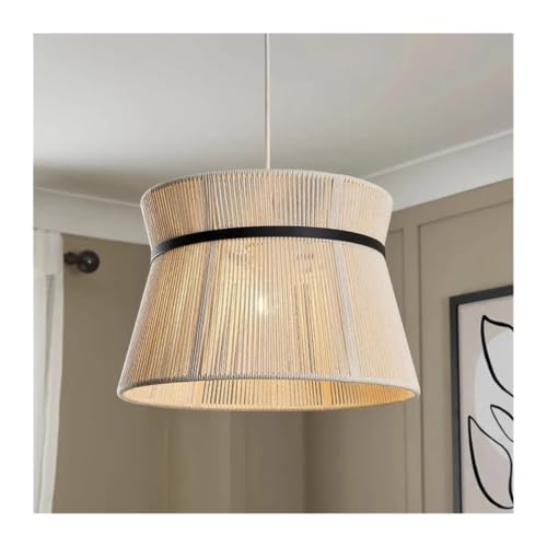 Lustre en rotin fait main et tissu blanc pour un intérieur cocon