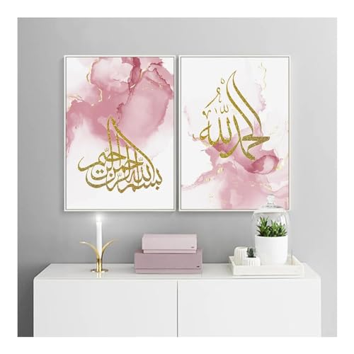 Décoration intérieure salon avec cette calligraphie islamique dorée et peinture rose