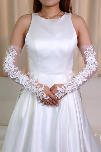 Guantes largos de encaje cómodos para lucir anillos en bodas 3
