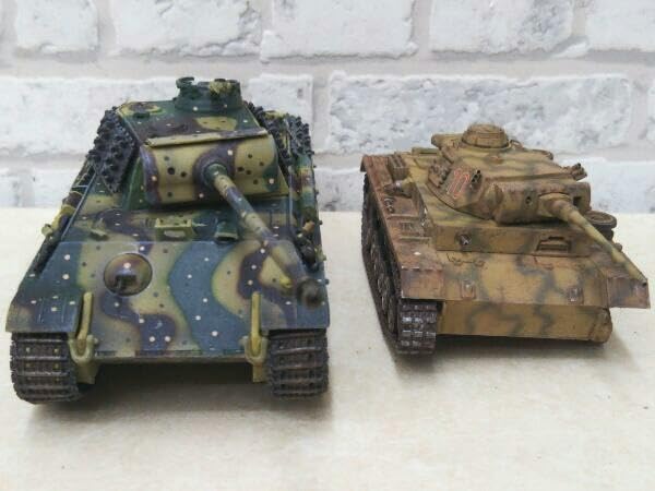 プラモデル ケース付き パーツ欠損あり 戦車2台 301/10 Amazon 