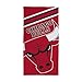 Produktbild Character World NBA Offizielles Handtuch, superweiches Gefühl, Chicago Bulls Red Basketball Team-Design, perfekt für Zuhause, Bad, Strand und Schwimmbad, Einheitsgröße, 75 cm x 150 cm, 100% Baumwolle