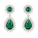 Style Intemporel: Alliance parfaite entre classicisme royal et touche contemporaine, ces boucles d'oreilles s'inspirent des bijoux aristocratiques tout en restant actuelles. Leur silhouette sophistiquée apporte une touche luxueuse à chaque tenue.