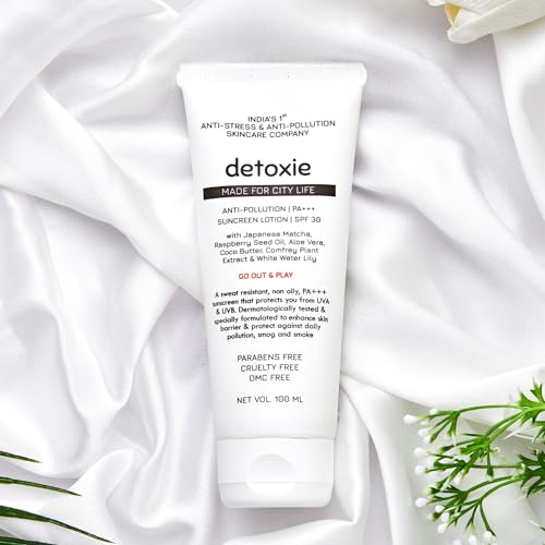 Image of Detoxie Ultra Matte Sunscreen Gel Sunscreen SPF 50 PA++++ | UVA /B & Blue Light Protection for Men & Women, Matte Finish, Dry Tint, For All Skin Types, Water & Sweat Resistant With Spf 50 Pa+++ | No White Cast, Non-Greasy & Non-Comedogenic | 50g