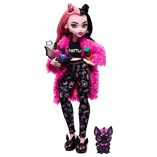 Monster High Doll, Draculaura Creepover Party Set with Pet Bat Count Fabulous, Sleepover Clothes and Accessories, Colors and decorations may vary.