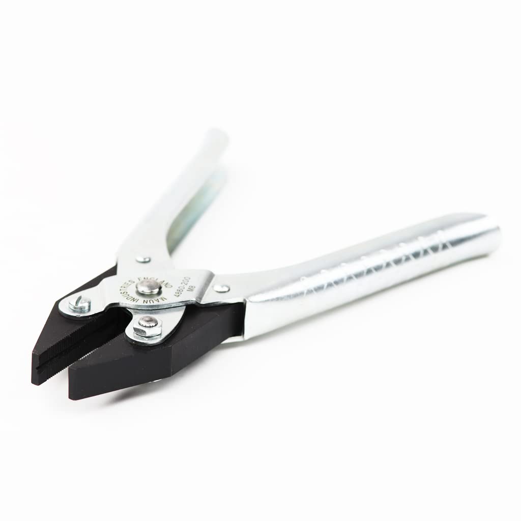 Maun Flat Nose Parallel Plier 200 mm from B&Q