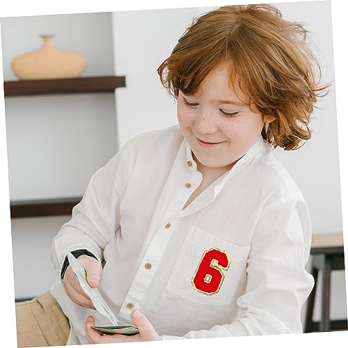 Patchs numériques brodés rouge pour customiser les chapeaux de sport