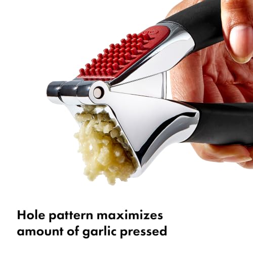 OXO Good Grips Garlic Press, Easy to squeeze & Self Cleaning Tool, Black - Image 5