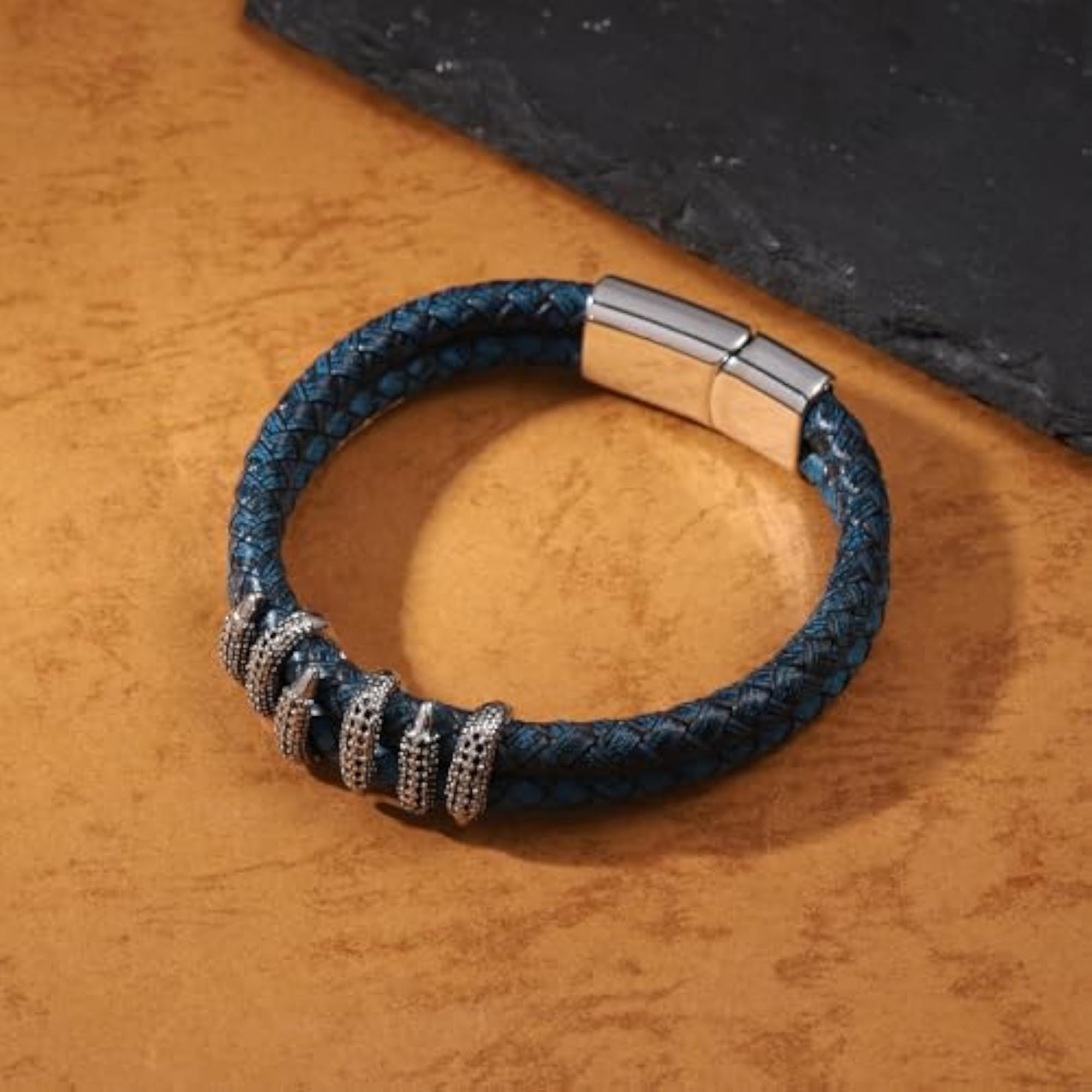 Darkforge Clawed Bracelet - Blue for Men, Stylish Gift