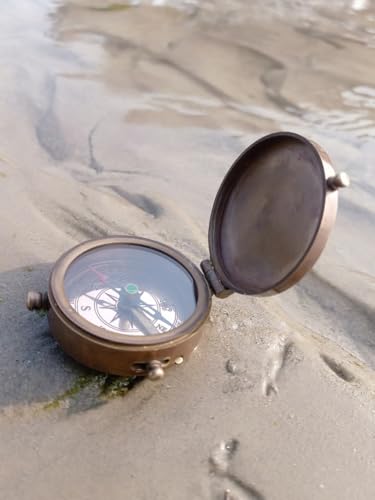 Brújula vintage de bolsillo en latón para camping miniatura 2