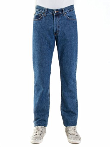 Carrera è un marchio veronese con oltre 50 anni di esperienza, che si distingue per l'utilizzo di tecnologie all'avanguardia e per lo sviluppo costante di materiali innovativi. I suoi jeans, giubbotti e T-shirt si caratterizzano per modernità, qualità e confortevolezza.