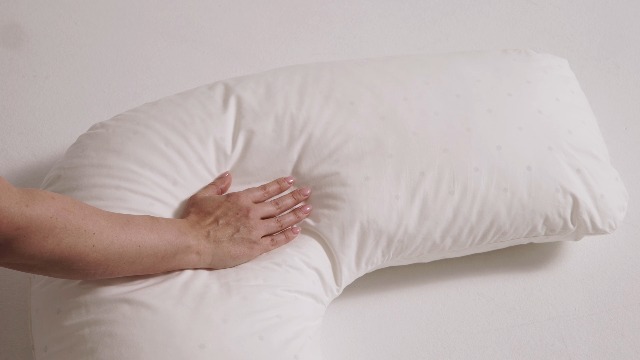 Amazon.com: FOSSFLAKES Side Sleeper Pillow L-Shaped with Cover
