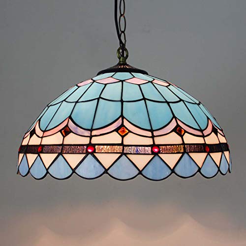 Lustre style Tiffany pour ambiance de ferme rétro dans la chambre