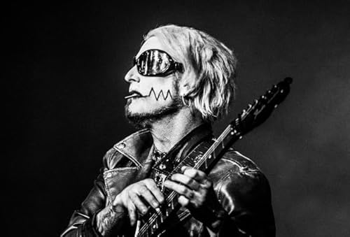 John 5 on emotional M&ouml;tley Cr&uuml;e shows, touring the UK solo and his FAVOURITE guitars!