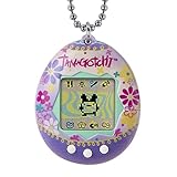Incluye juego de personajes donde tienes que adivinar de qué manera se moverá el Tamagotchi a continuación